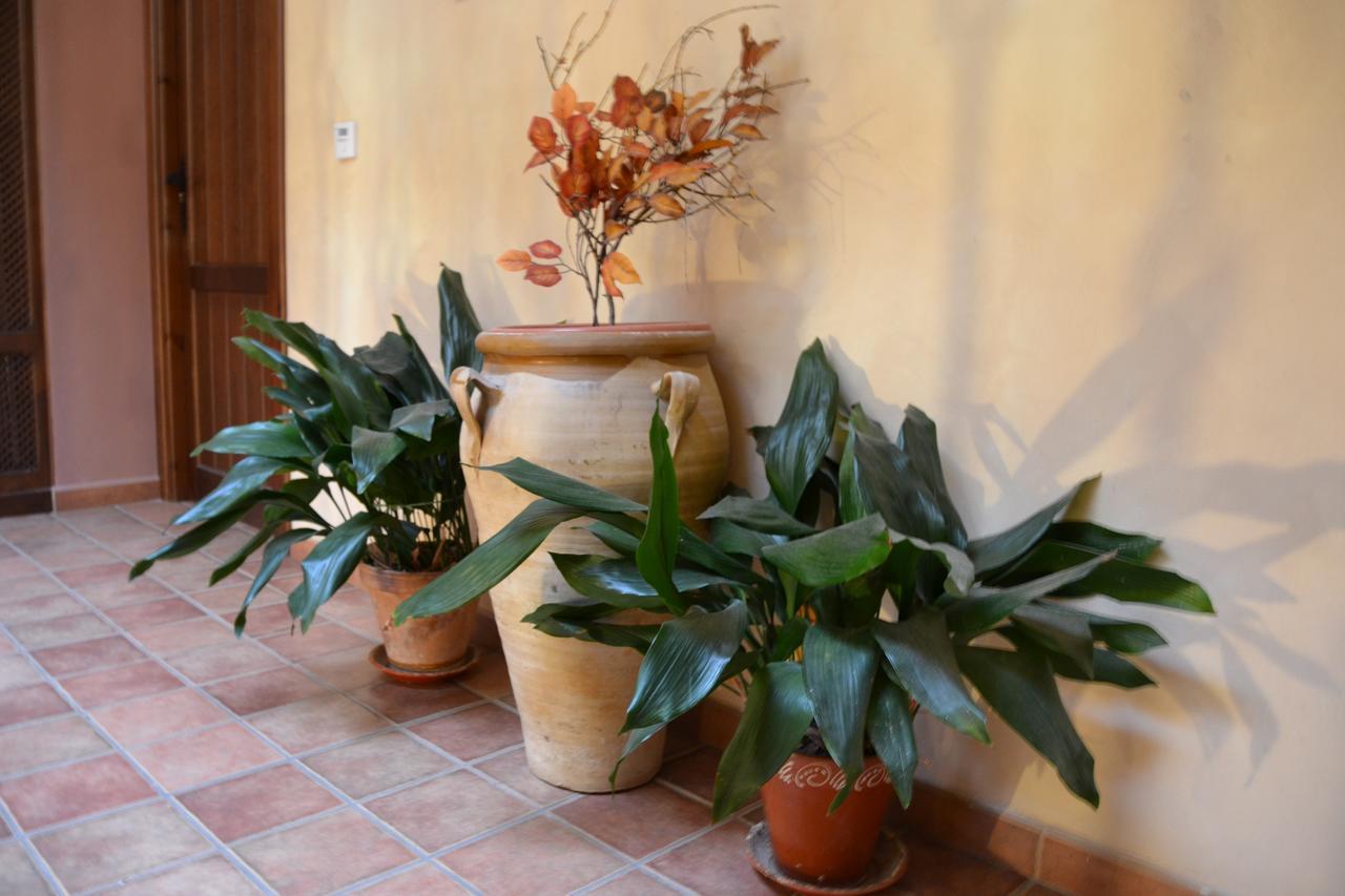 Hostal Toribio Galaroza Luaran gambar