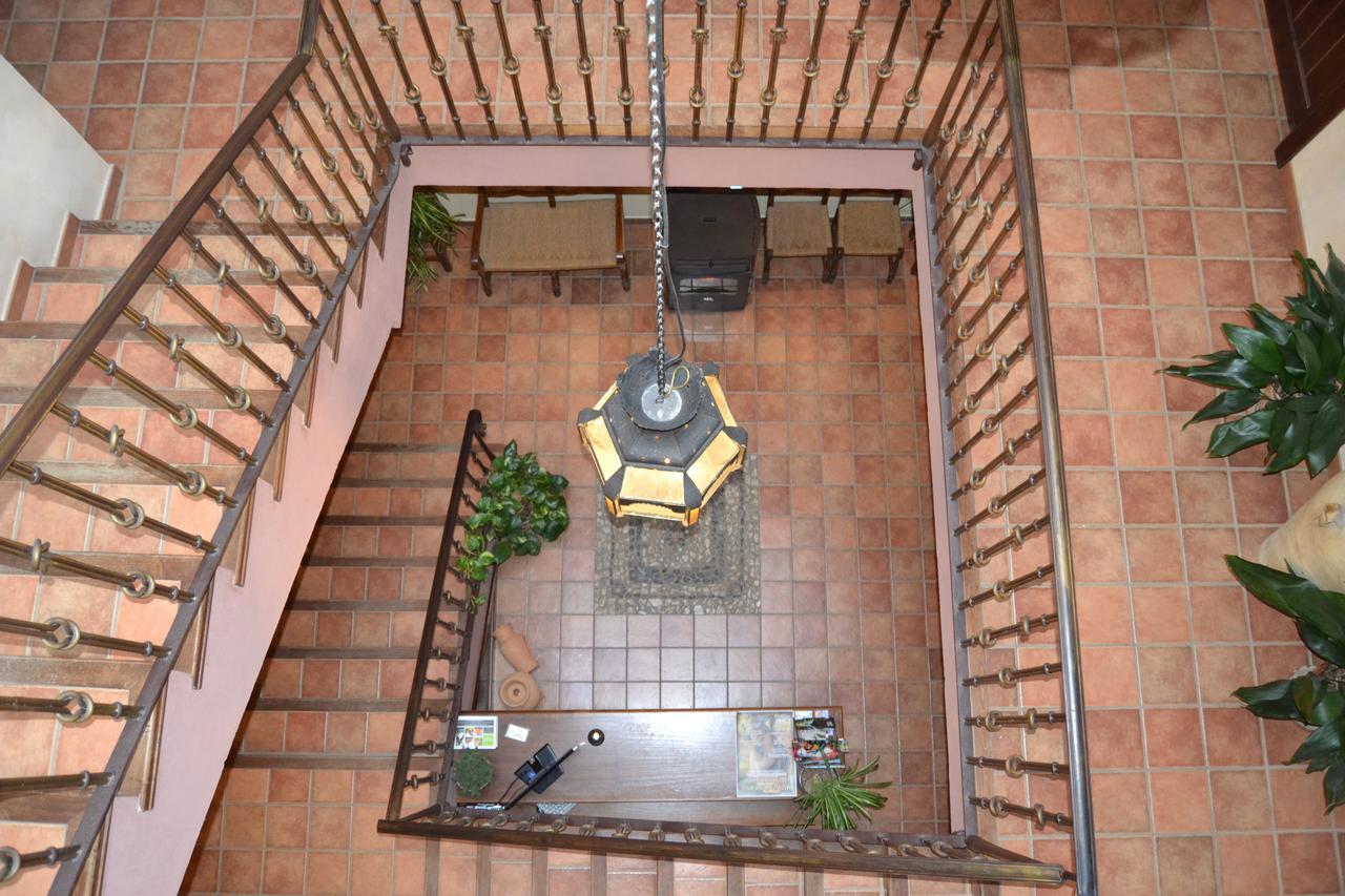 Hostal Toribio Galaroza Luaran gambar
