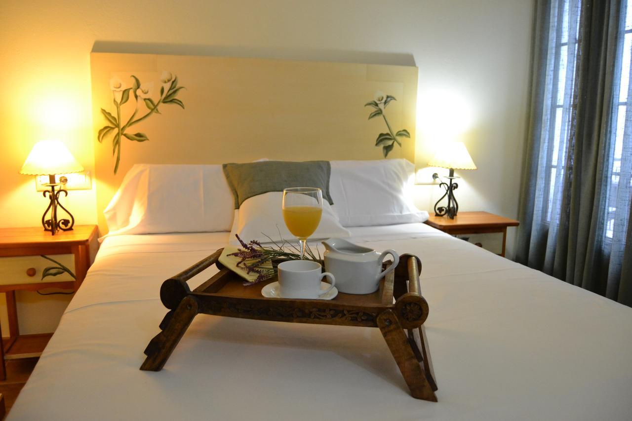 Hostal Toribio Galaroza Luaran gambar