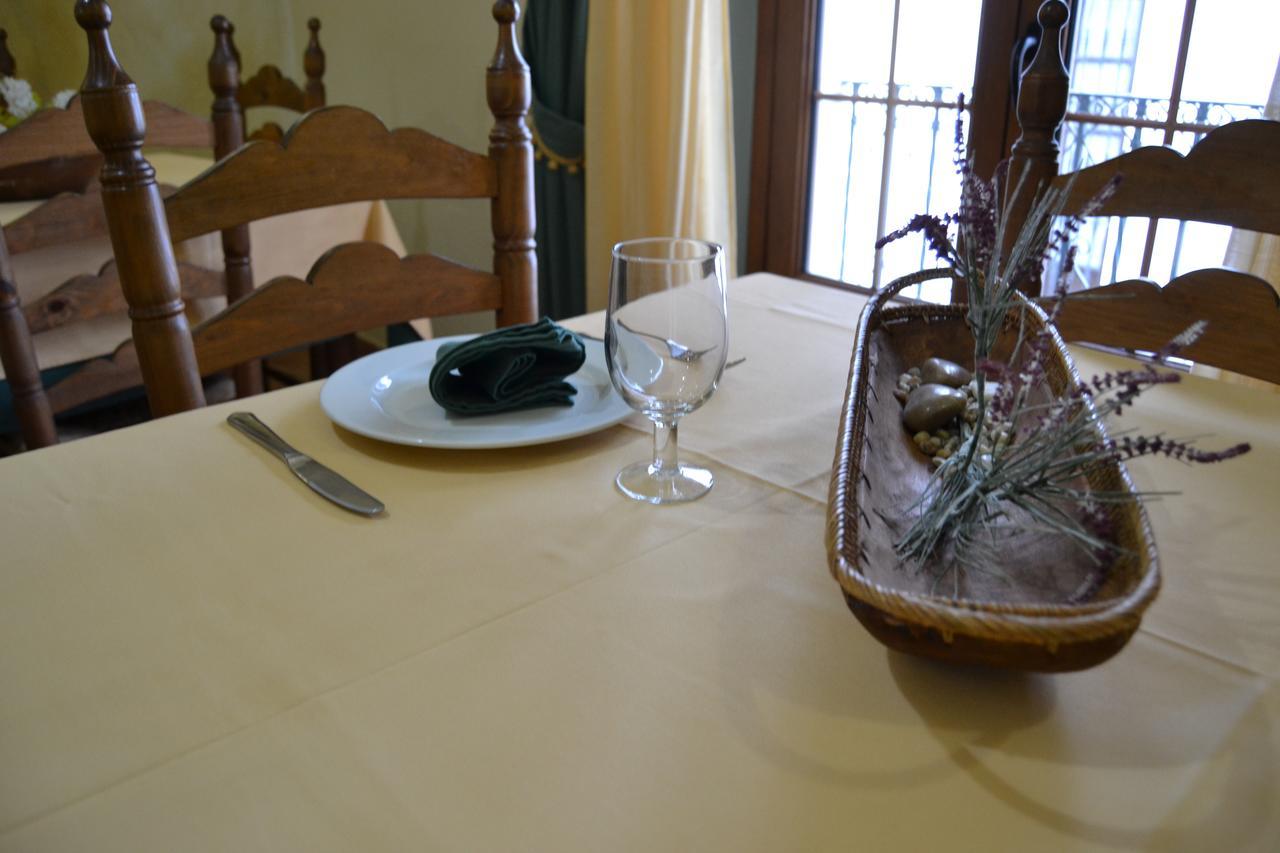 Hostal Toribio Galaroza Luaran gambar