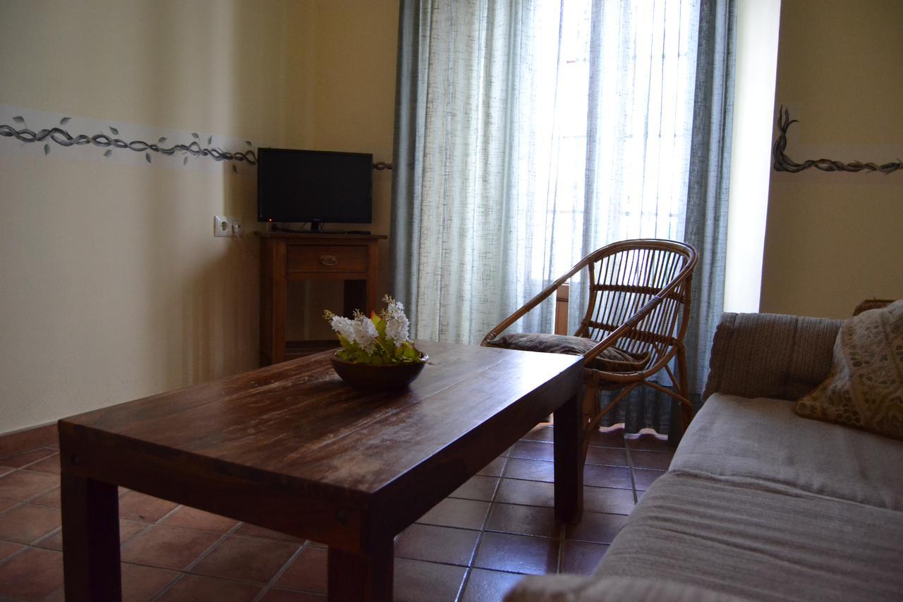 Hostal Toribio Galaroza Luaran gambar